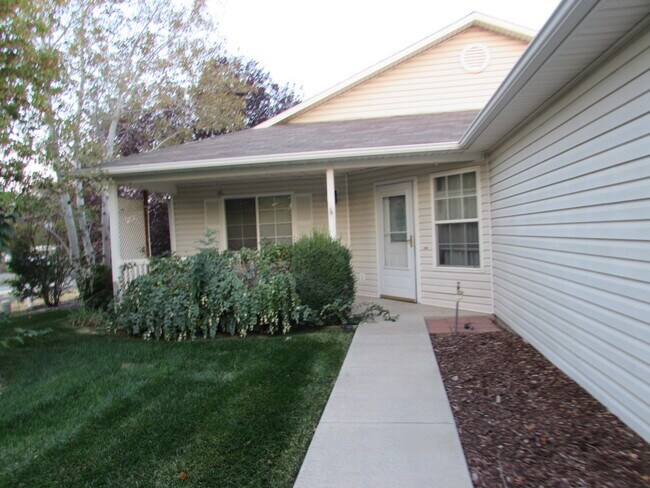 Building Photo - 651 Hudson Bay Ct