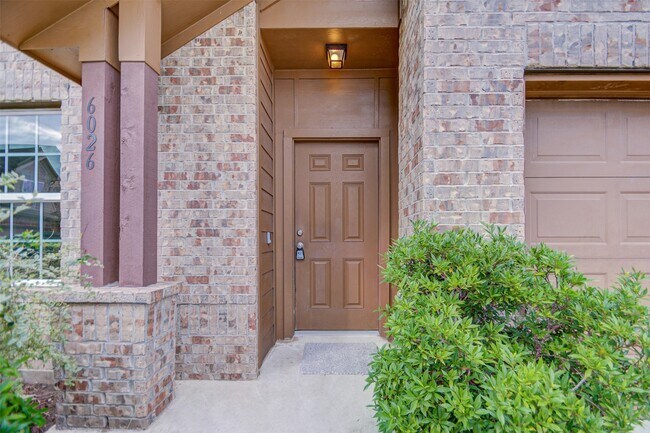 Foto del edificio - 6026 Burnet Bend Ave