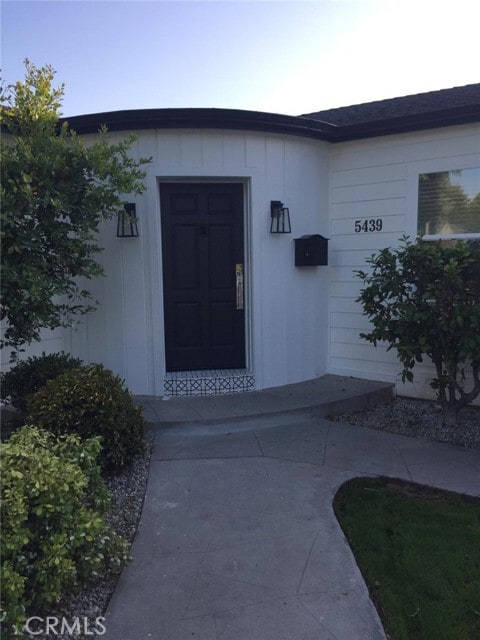 Building Photo - 5439 Agnes Ave