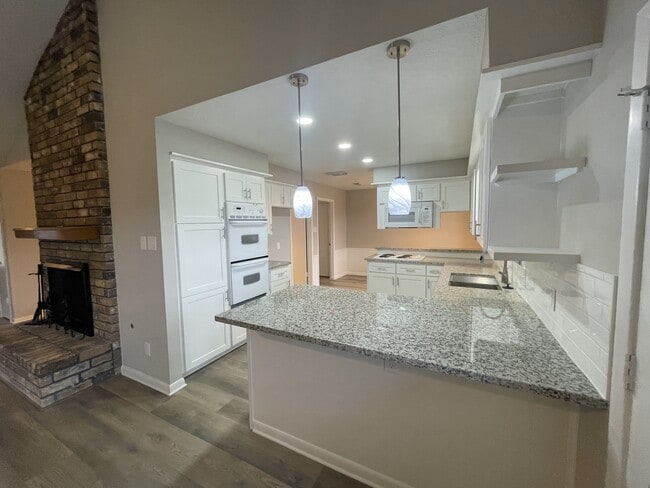 Building Photo - 1013 N Amy Dr