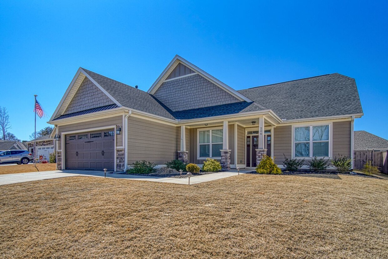 Primary Photo - Lincoln Park Subdivision, Taylors - 3BR, 2...