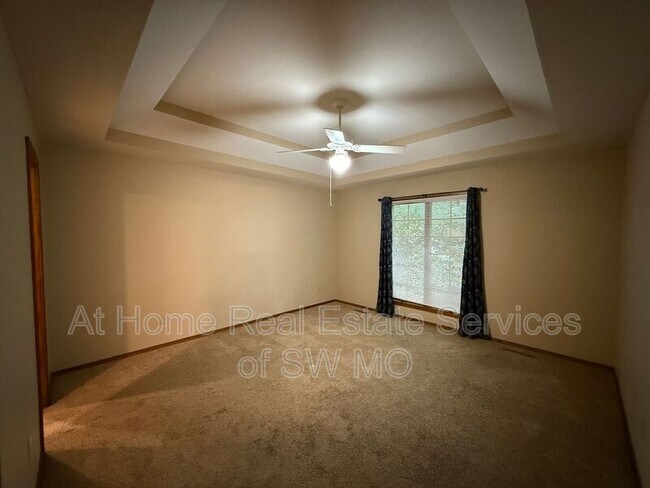 Building Photo - 2155 E Cragmont St