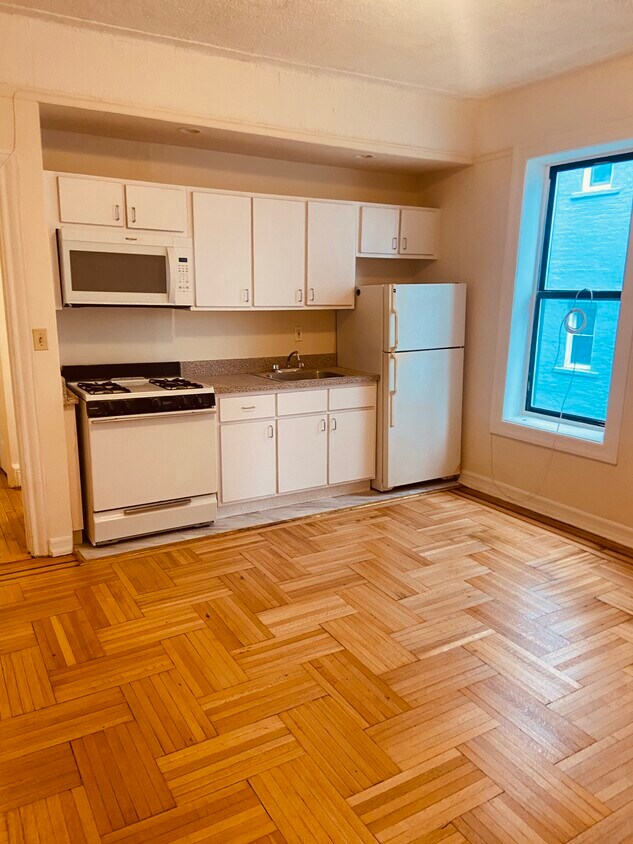Foto principal - 544 E 85th St