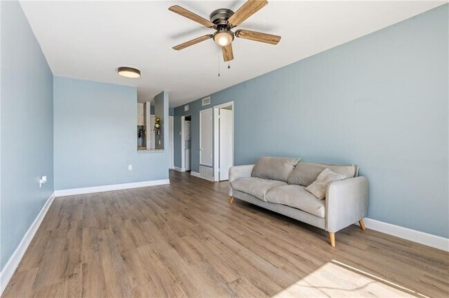 Foto del edificio - 337 Riverbend Dr