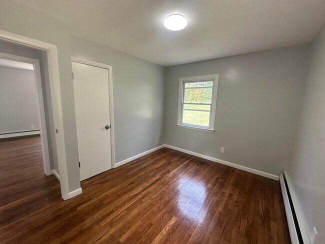 Foto del edificio - 74 Chittenden Rd