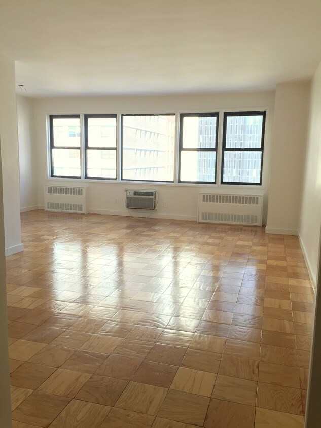 Primary Photo - 236 E 36th St
