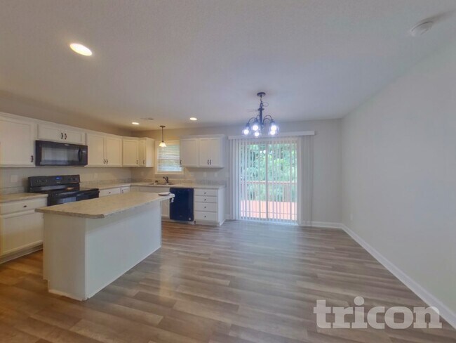 Foto del edificio - 456 Blairwood Ct