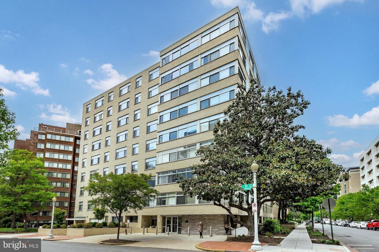 Primary Photo - 2401 H St NW