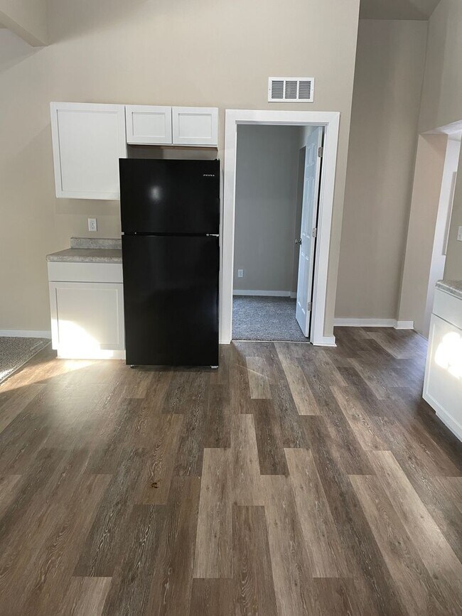 Building Photo - Fully Remodeled 4 Bedroom 2.5 Bathroom