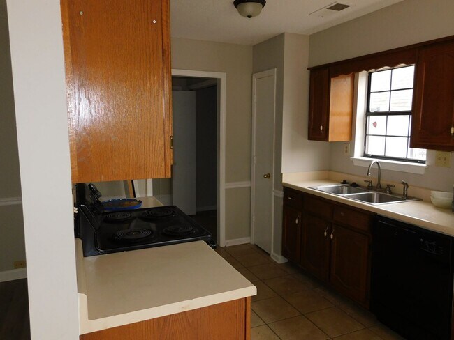 Foto del edificio - 10144 Hyman Dr