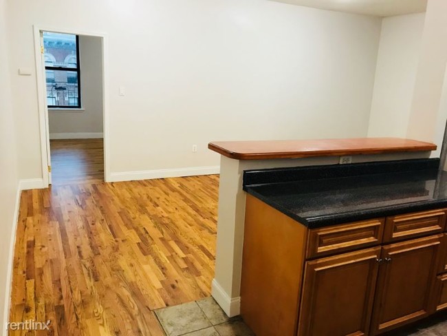 Building Photo - 635 W 135th St