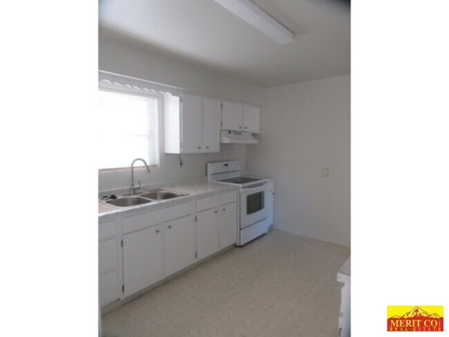 Building Photo - 2911 Dorado Dr