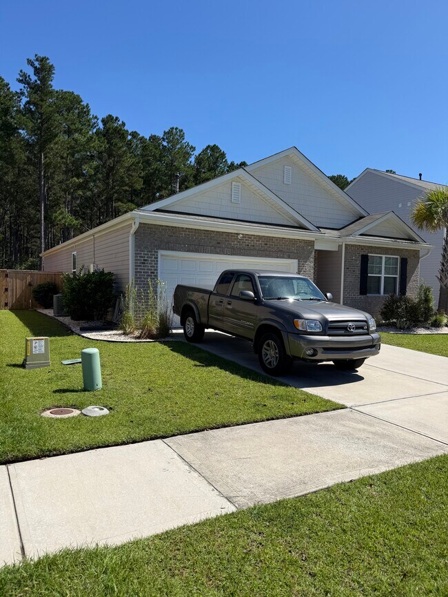 Building Photo - 219 Greenwich Dr