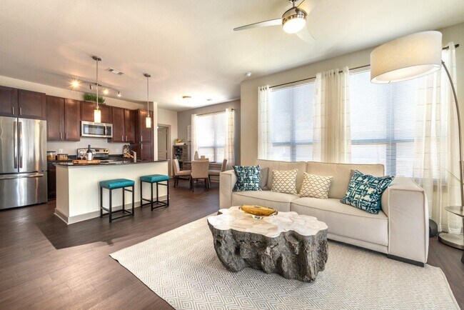 Foto del edificio - More Space, More Savings – Up to 6 Weeks F...