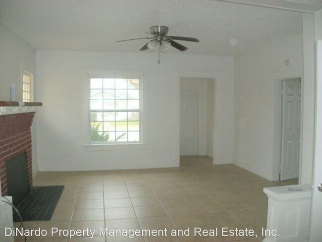 Building Photo - 4 br, 3.5 bath House - 430 Goodall Ave