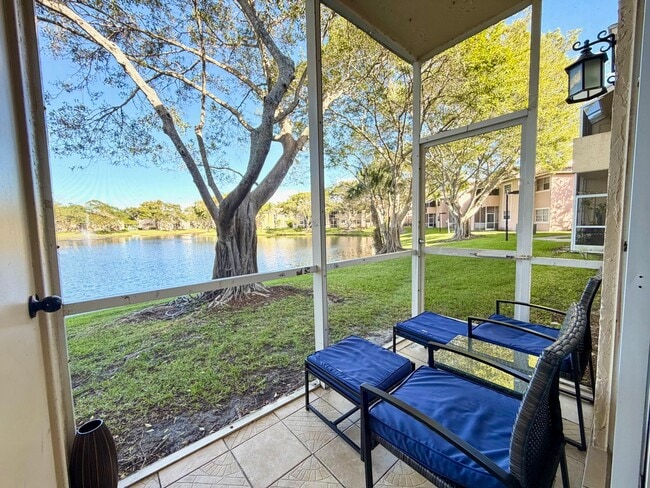 Foto del edificio - 651 Cypress Lake Blvd