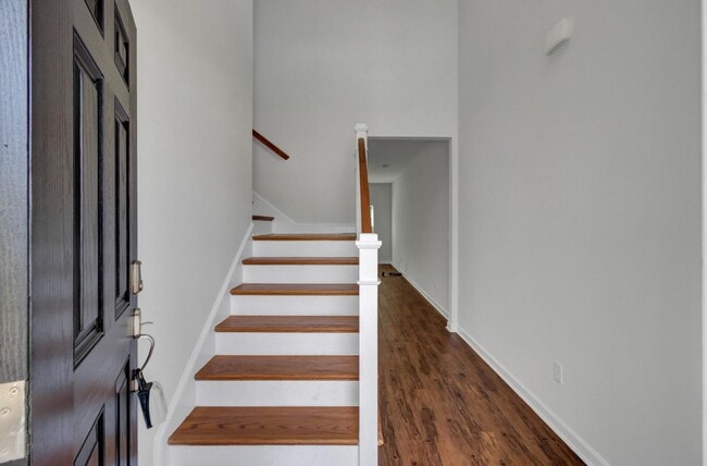 Foto del edificio - 131 Lakestone Rd