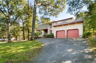 Building Photo - 5 Bay Woods Dr