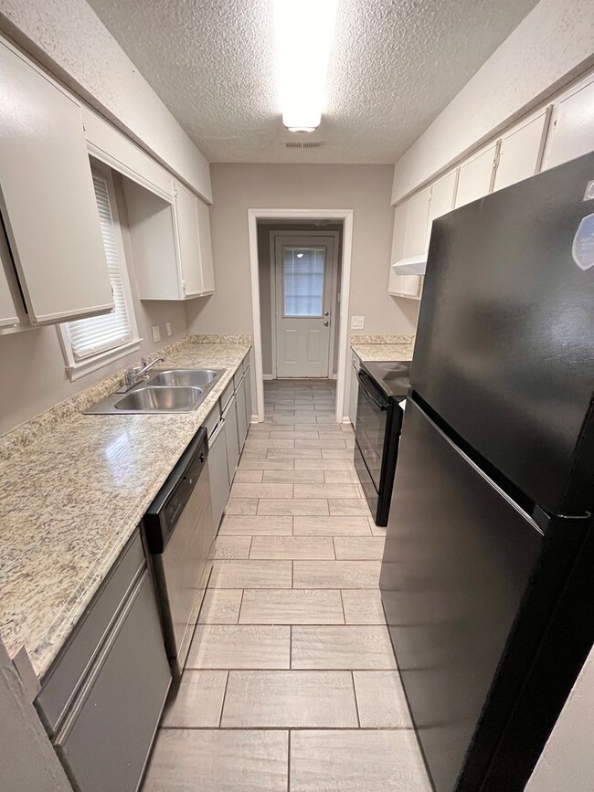 Foto del edificio - Charming 3-bedroom, 2-bath townhouse