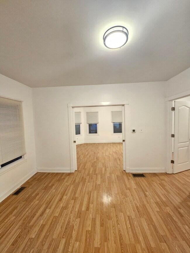 Living and Dining Room - 43 Parker St