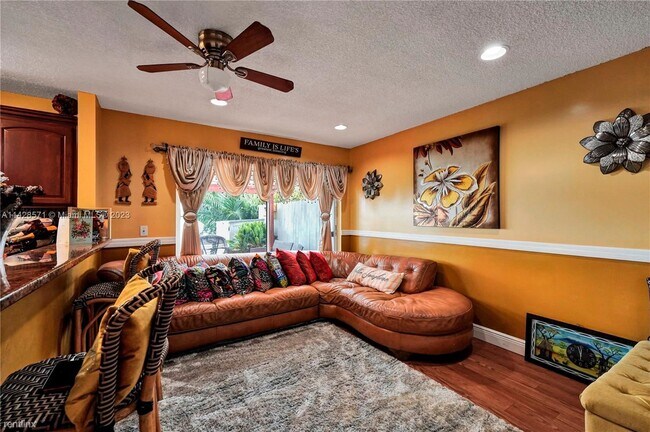 Foto del edificio - 3 br, 2.5 bath House - 6491 Ocean Dr
