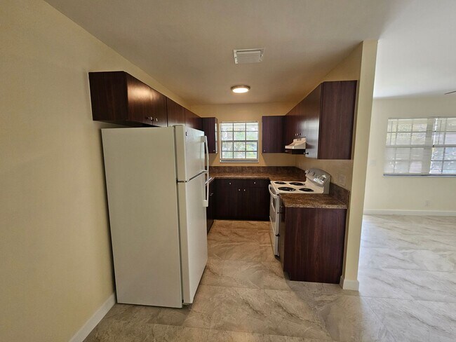 Building Photo - 925-927 Duplex