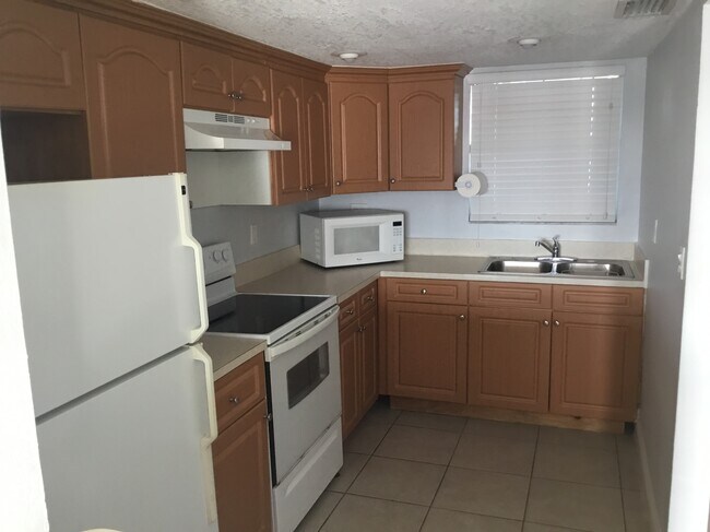 Cocina - 9375 Fontainebleau Blvd #L422