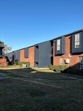 Building Photo - 13480 S Thorntree Dr