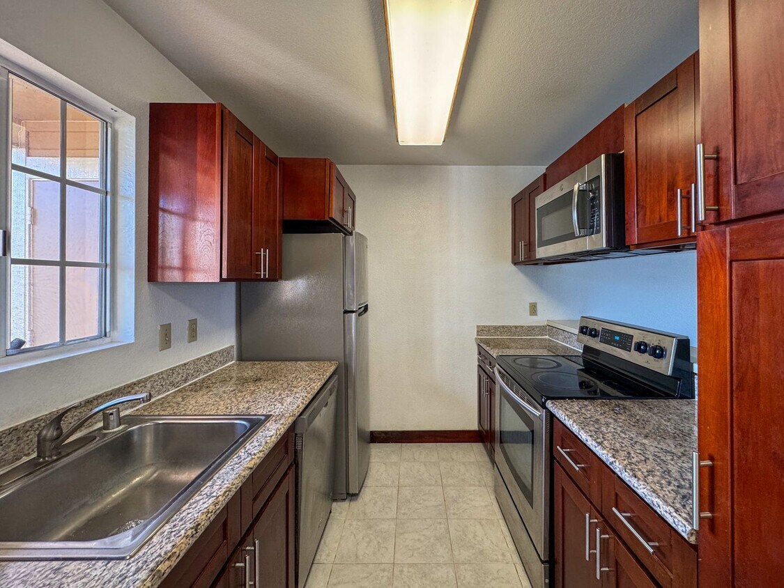 Foto principal - Available Now. 2BD/2BA/1PKG townhome at Vi...