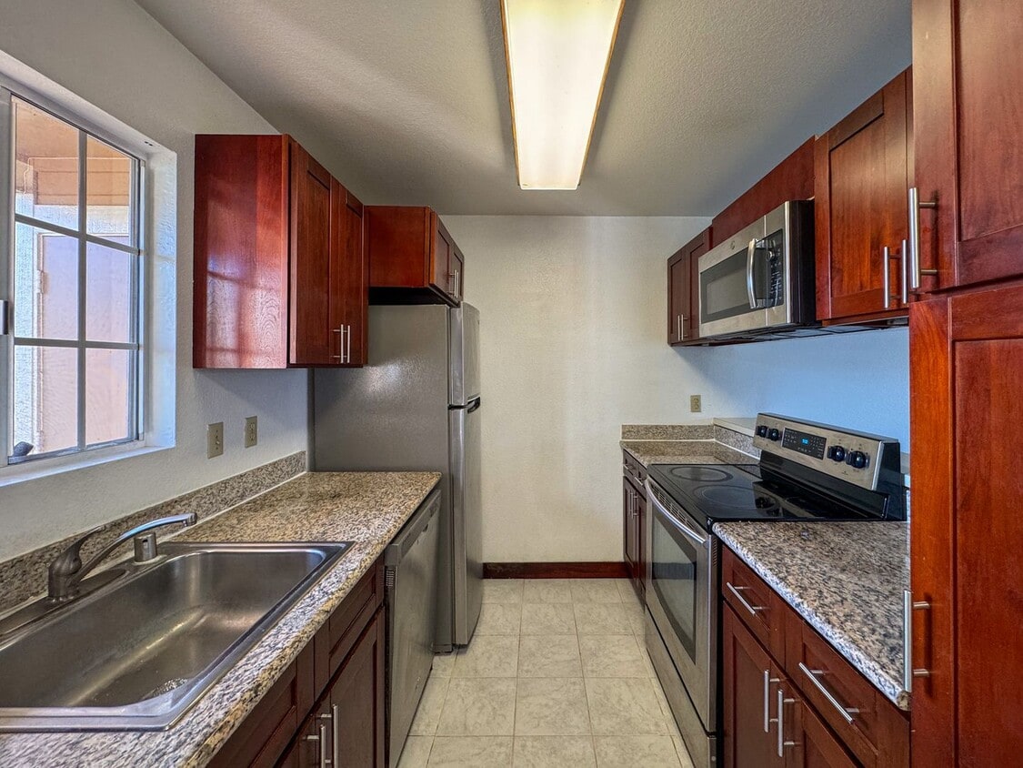 Available Now. 2BD/2BA/1PKG townhome at Vi... - Available Now. 2BD/2BA/1PKG townhome at Vi...
