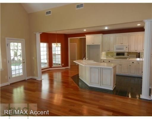 Building Photo - 4 br, 3.5 bath House - 236 McLaughlin Ct.