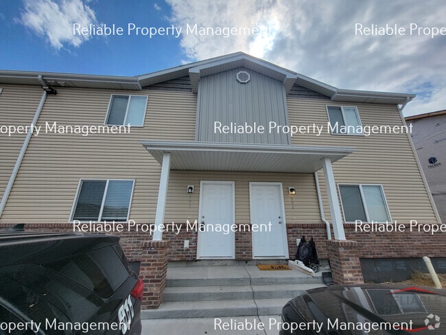 Building Photo - 2015 Lawrence Ln