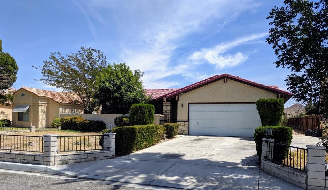 27288 Peach Tree Ln, Helendale, CA 92342 House Rental in Helendale, CA
