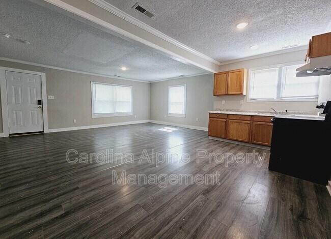 Building Photo - 429 S Willow St