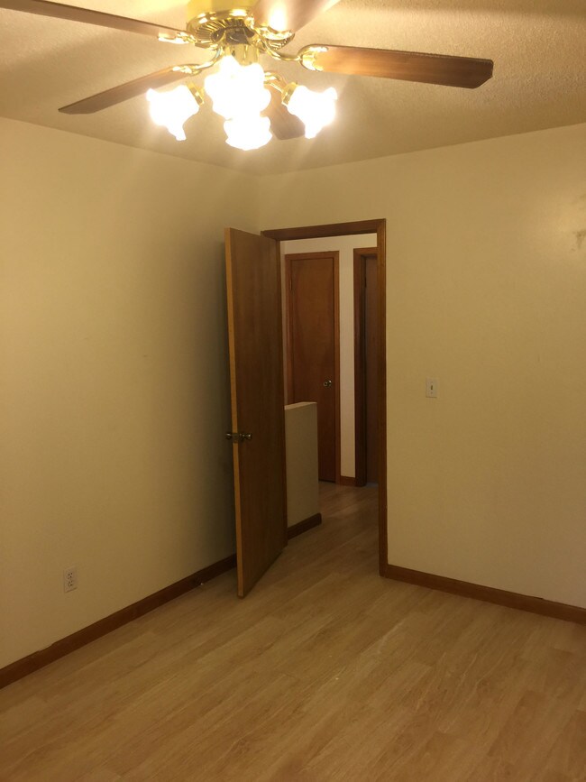 185 N 7th St, DeFuniak Springs, FL 32433 Townhome Rentals in DeFuniak