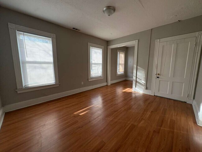 Building Photo - 153 Humphrey St