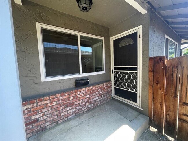 Building Photo - Great Rental Home