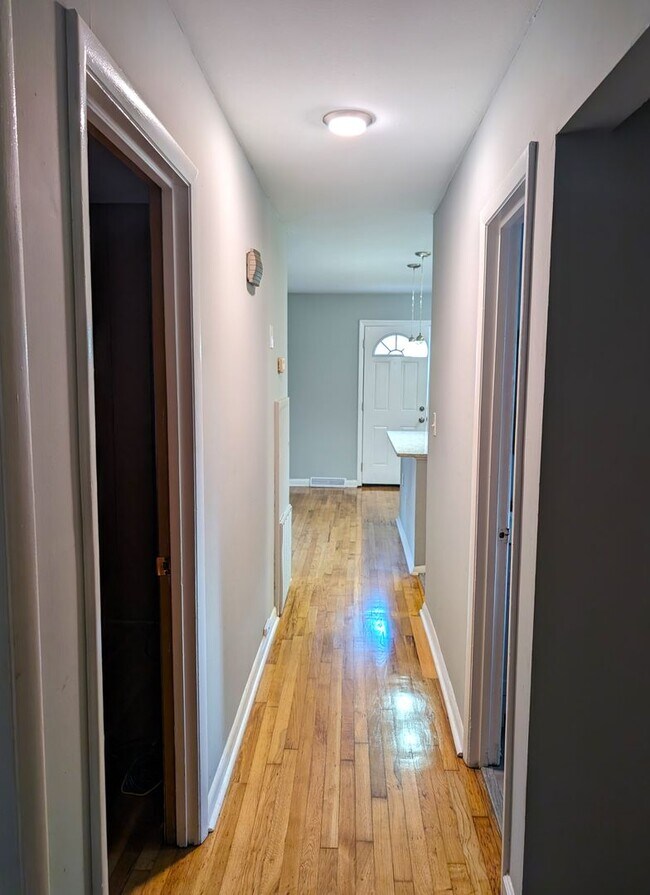Building Photo - Minutes from UPTOWN! 4 Bedroom!  100% Remo...