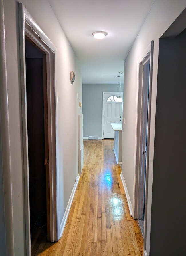 Building Photo - Minutes from UPTOWN! 4 Bedroom!  100% Remodeled!