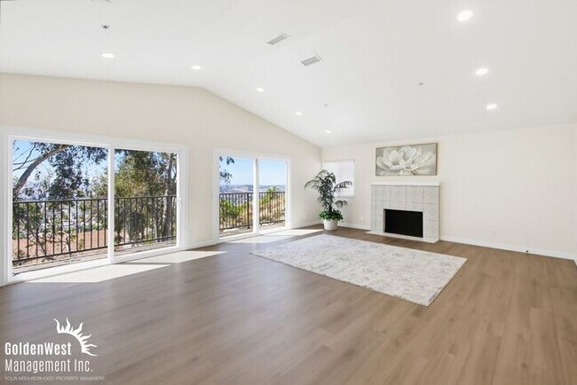 Foto del edificio - Beautifully Updated 4Bdm 2.5Ba Unfurnished Home with Scenic Views and Modern Finishes!