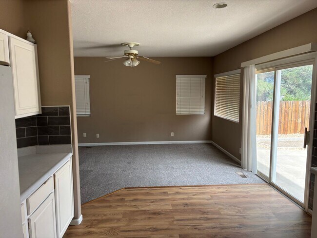 Foto del edificio - 4 bedroom 2.5 bath in NW Suburban Reno
