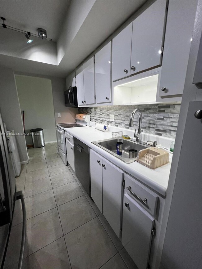 Foto del edificio - 505 Spencer Dr