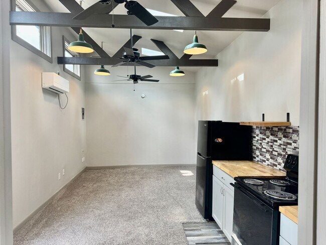 Foto del edificio - Just in Time for Summer! Adorable Efficien...