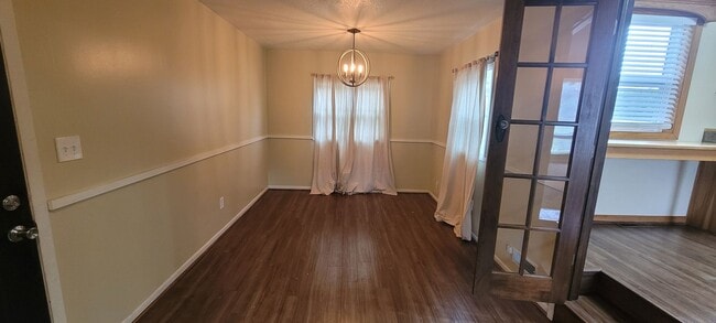 Building Photo - 5 Bedroom home near the lake & BSU
