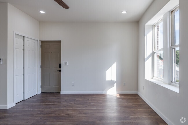 2BR, 1BA - 960SF - Living Room - 6309 Delmar Blvd