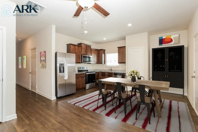 Building Photo - 517 Highwood Ln