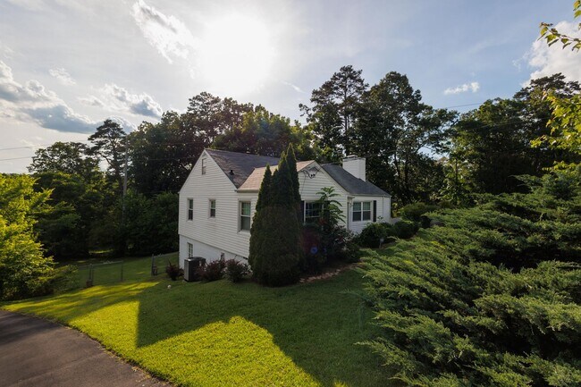 Foto del edificio - 1119 Greens Lake Rd