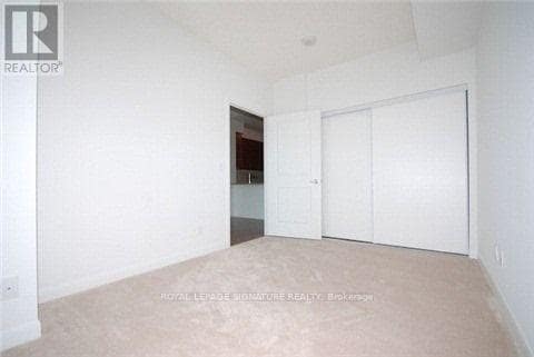 Photo du bâtiment - 215-1215 Sherway Gardens Rd
