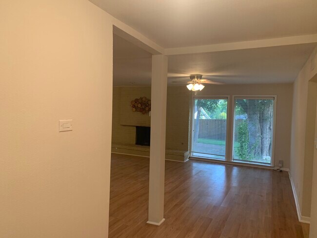 Building Photo - 3655 Pallos Verdas Dr