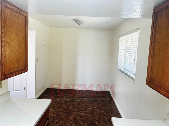 Foto del edificio - 699 600 W